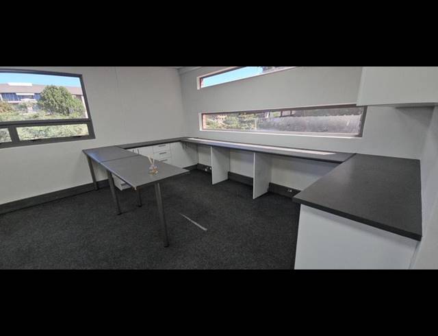 BUSINESS PROPERTY TO RENT IN CARLSWALD